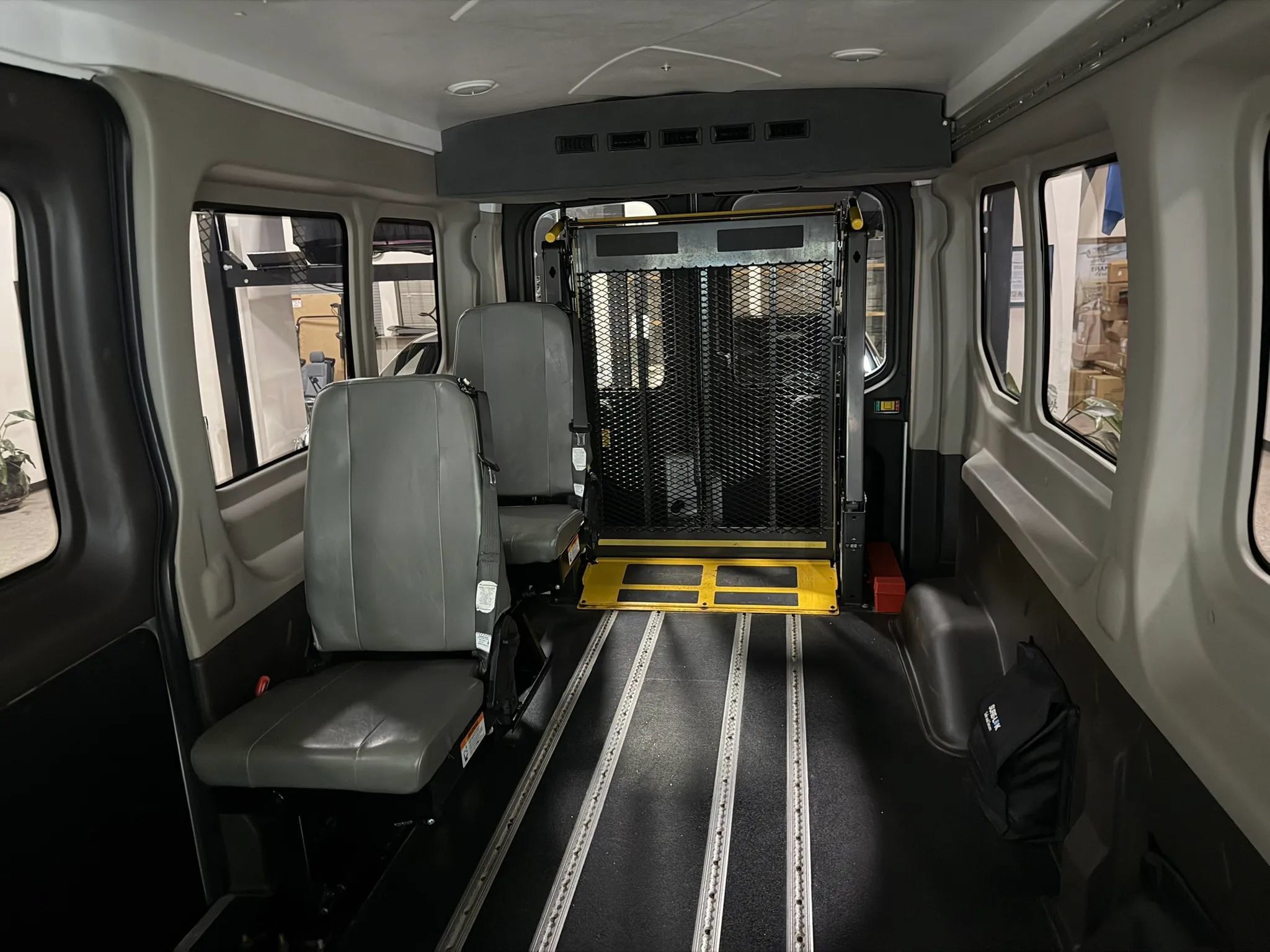 Used 2019 Ford Transit 250 148 Medium Roof RWD image 35
