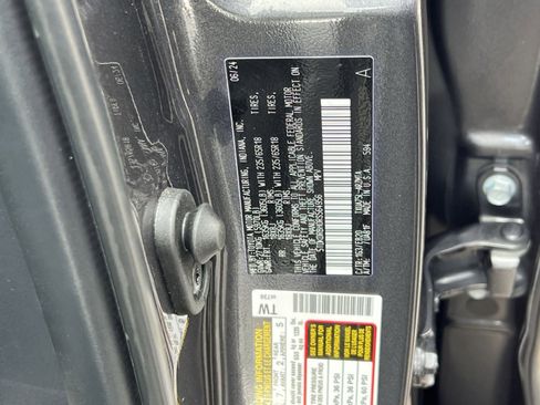 Used 2024 Toyota Highlander XLE image 37