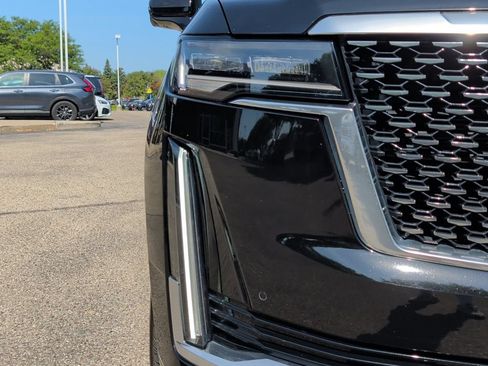 Used 2023 Cadillac Escalade Premium Luxury AWD/4WD image 42