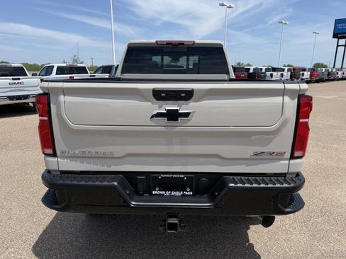 New 2026 Chevrolet Silverado 2500 ZR2 AWD/4WD image 8