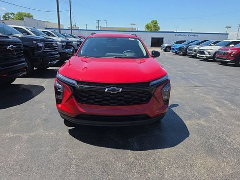 New 2026 Chevrolet Trax LT w/ Midnight Edition FWD image 2