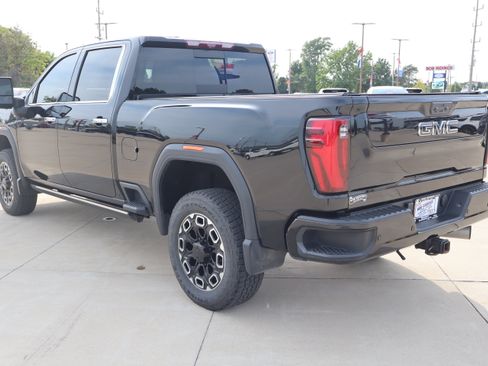 Used 2024 GMC Sierra 2500 Denali Ultimate AWD/4WD image 7