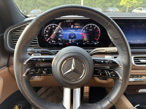 Used 2024 Mercedes-Benz GLS 450 4MATIC image 18