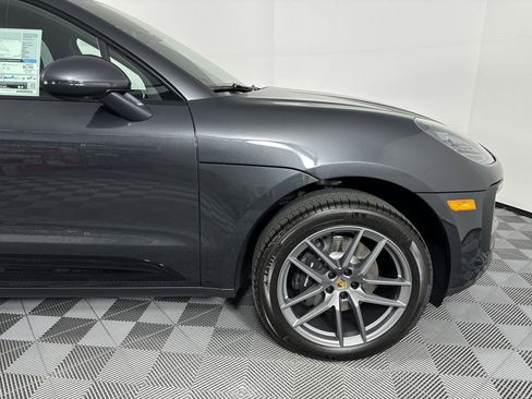 Certified 2025 Porsche Macan image 12