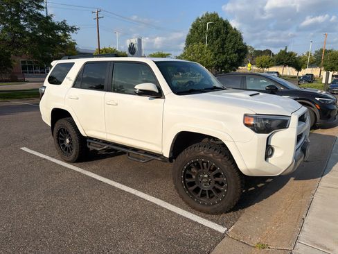 Used 2019 Toyota 4Runner TRD Off-Road Premium AWD/4WD image 2