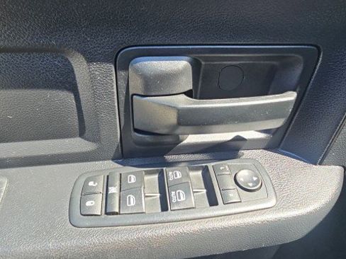 Used 2017 RAM 1500 Express RWD image 22