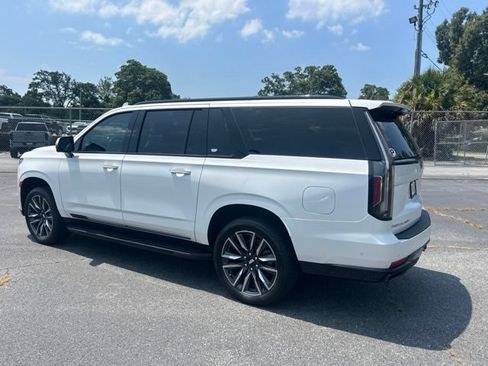 Used 2023 Cadillac Escalade ESV Sport Platinum AWD/4WD image 3