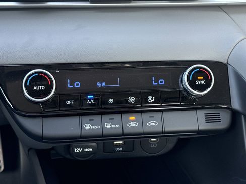 Certified 2025 Hyundai Elantra Sport image 24