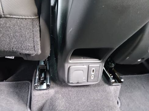 Used 2023 Chevrolet TrailBlazer RS w/ Convenience Package image 17