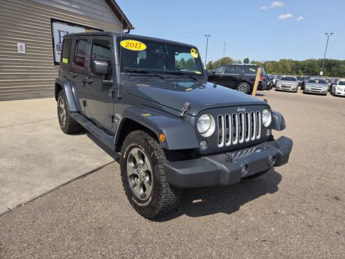 Used 2017 Jeep Wrangler Unlimited Sahara w/ Connectivity Group image 3