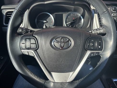 Used 2017 Toyota Highlander XLE image 7