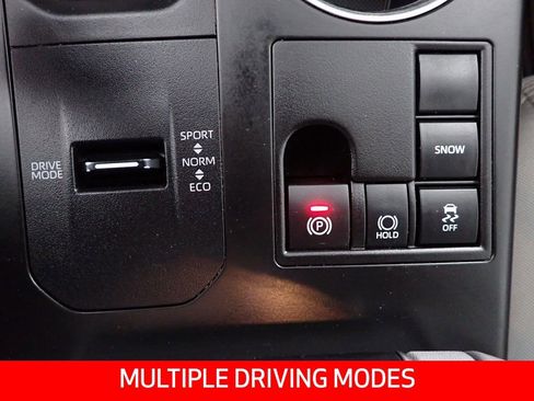 Used 2023 Toyota Highlander L image 3