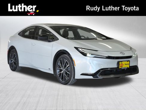 Used 2024 Toyota Prius XLE image 1