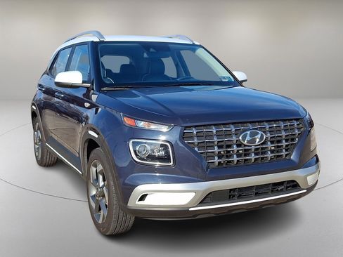 Certified 2021 Hyundai Venue w/ Cargo Package image 2