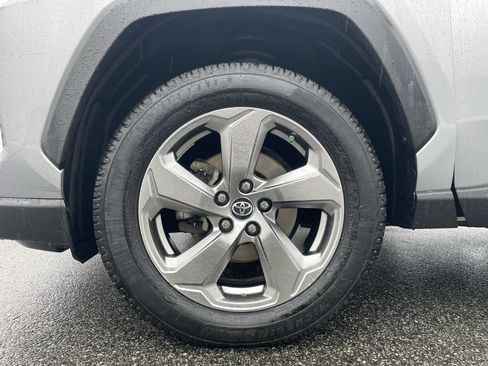 Used 2019 Toyota RAV4 Limited image 9