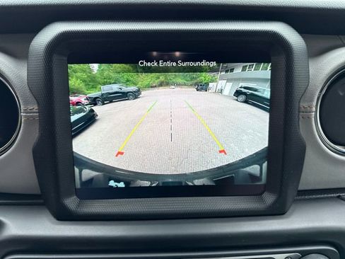 Used 2022 Jeep Wrangler Unlimited Sahara AWD/4WD image 24