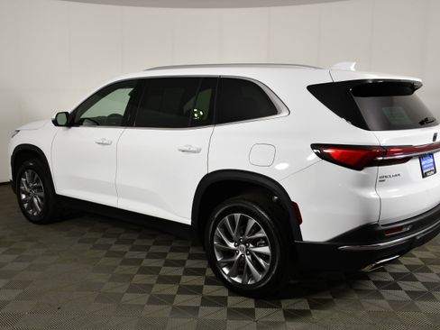 Used 2025 Buick Enclave Preferred AWD/4WD image 8