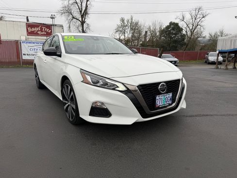 Used 2022 Nissan Altima 2.5 SR image 2