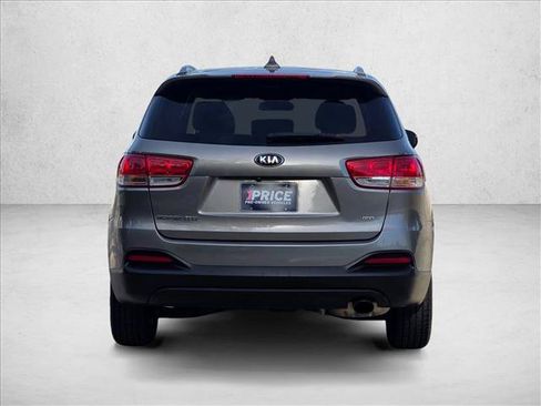 Used 2018 Kia Sorento FWD image 7