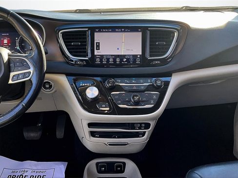 Used 2019 Chrysler Pacifica Touring-L Plus w/ Advanced Safetytec Group image 9