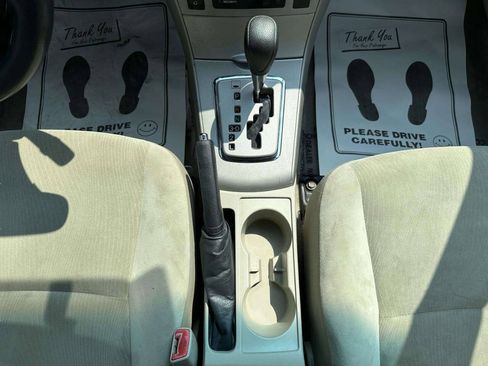 Used 2012 Toyota Corolla LE FWD image 19
