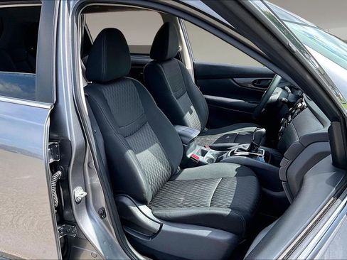 Used 2019 Nissan Rogue S FWD image 7