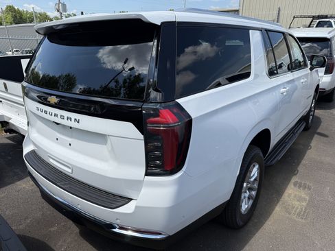 New 2025 Chevrolet Suburban LS image 7