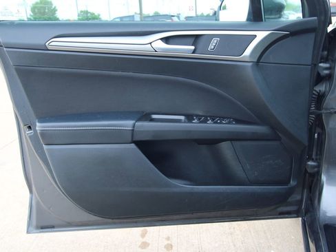 Used 2017 Ford Fusion SE w/ Fusion SE Technology Package FWD image 36