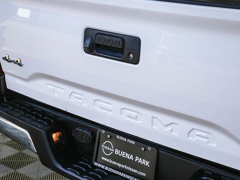 Used 2022 Toyota Tacoma SR5 image 10