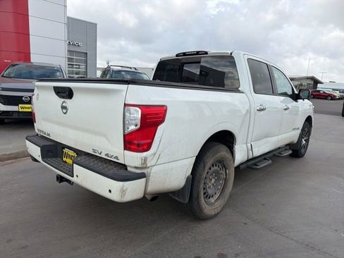 Used 2021 Nissan Titan SV w/ SV Convenience Package image 8