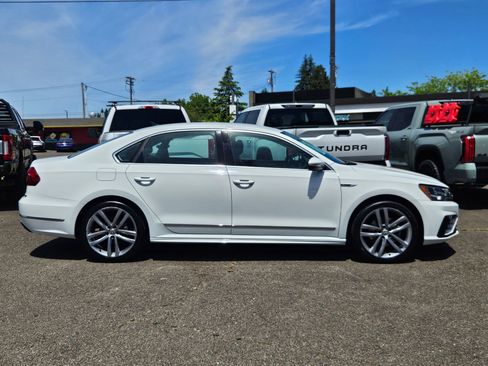Used 2017 Volkswagen Passat 1.8T R-Line FWD image 6