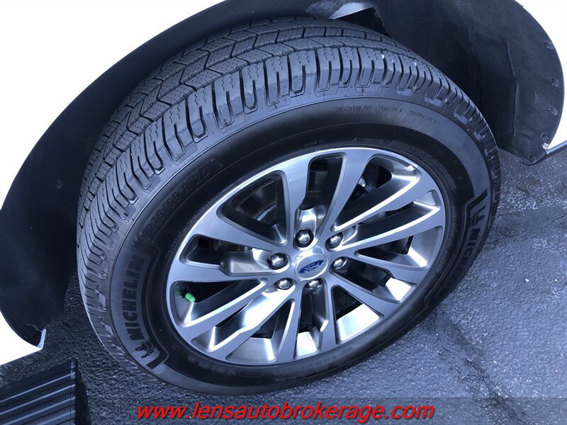 Used 2018 Ford Expedition Max Limited RWD image 28