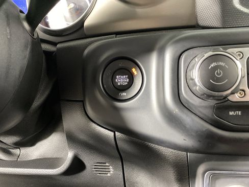 Used 2020 Jeep Wrangler Sport AWD/4WD image 23