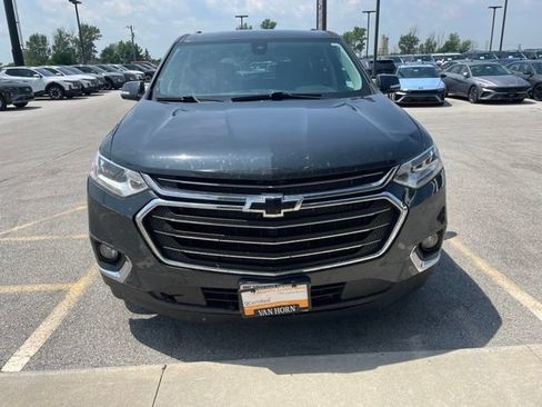 Used 2020 Chevrolet Traverse LT FWD image 2