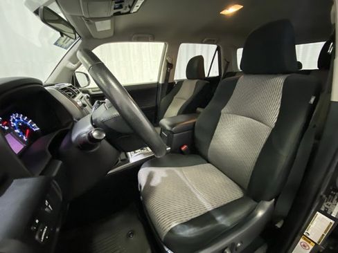 Used 2017 Toyota 4Runner SR5 image 10