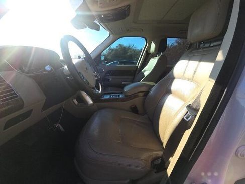 Used 2019 Land Rover Range Rover HSE image 3