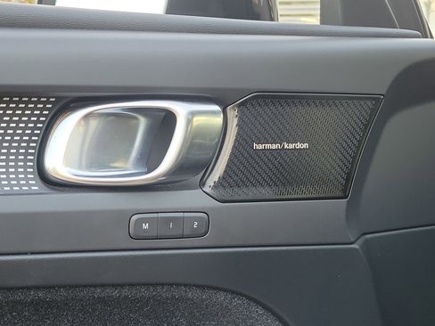 Used 2019 Volvo XC40 T5 R-Design image 27