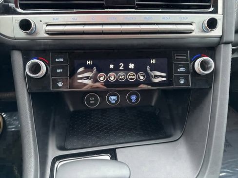 Used 2026 Genesis G70 2.5T image 26