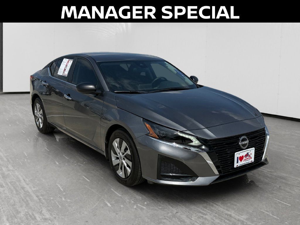 Used 2025 Nissan Altima 2.5 S FWD image 7