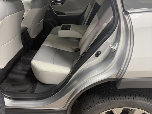 Used 2021 Toyota RAV4 XLE Premium image 27