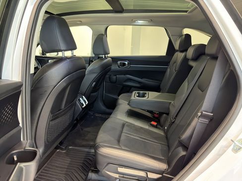 Used 2025 Kia Sorento S w/ Panoramic Sunroof Package FWD image 18