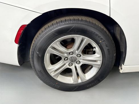 Used 2020 Dodge Charger SXT w/ Leather Interior Group image 33