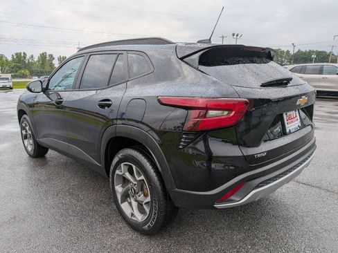 Used 2024 Chevrolet Trax LT FWD image 7