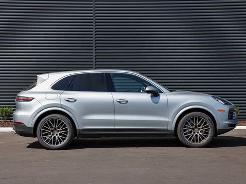 Used 2022 Porsche Cayenne Platinum Edition image 8