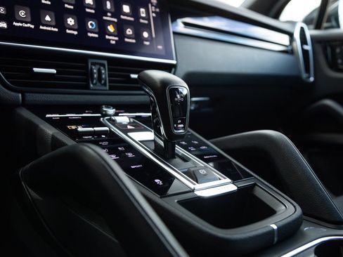Certified 2023 Porsche Cayenne AWD/4WD image 26