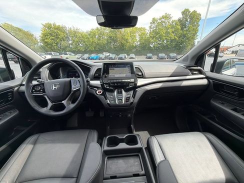 Certified 2024 Honda Odyssey Touring image 12