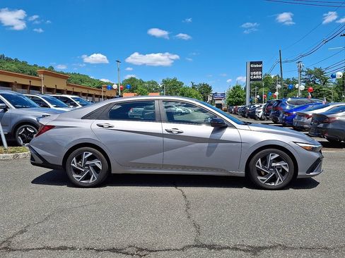 Used 2025 Hyundai Elantra Sport w/ Cargo Package FWD image 8