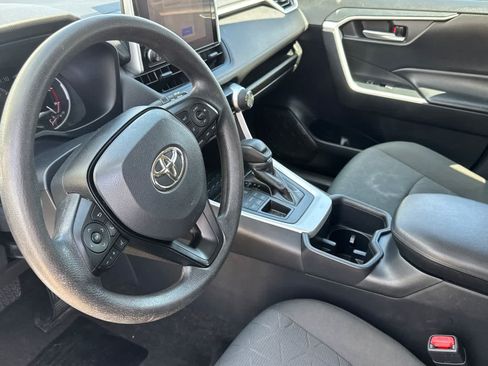 Used 2023 Toyota RAV4 XLE AWD/4WD image 9
