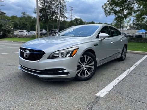 Used 2018 Buick LaCrosse Essence FWD image 2
