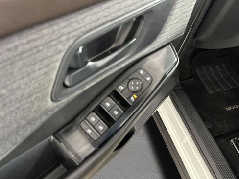 Used 2023 Nissan Rogue S FWD image 16